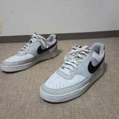 NIKEスニーカー コートビジョン ホワイト グレー ブラックのサムネイル