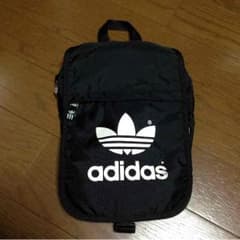 adidas リュックのサムネイル