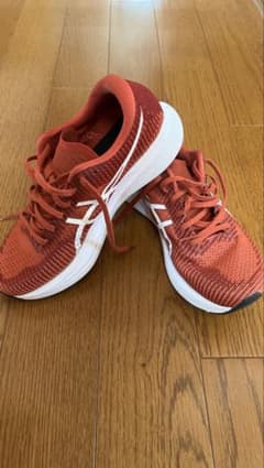 週末特価ASICS マジックスピード2 赤　ランニングシューズ　アシックスのサムネイル