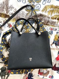 ショルダーバッグのサムネイル