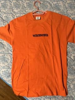 vetements 2020 t シャツのサムネイル