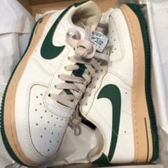 新品　ナイキ エア フォース 1 ’07 LV8 ウィメンズシューズのサムネイル