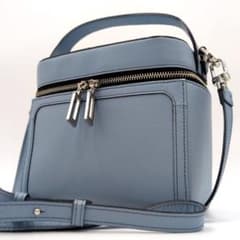 極美品✨️ エポイ シキ 2Way ボックスショルダー 手持ち バニティ レザー 極美品✨️ エポイ シキ 2Way ボックスショルダー 手持ち バニティ