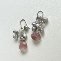 天然石 ストロベリークォーツとグレーパールのピアス/イヤリングのサムネイル