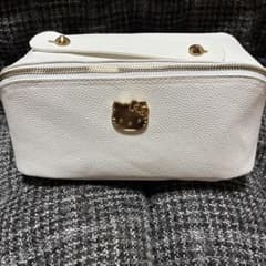 ハローキティ ポーチ　新品未使用　バニティポーチ　ラグジュアリー　キティちゃん