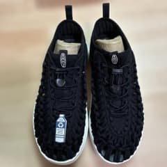 KEEN UNEEK サンダル ブラック　25のサムネイル