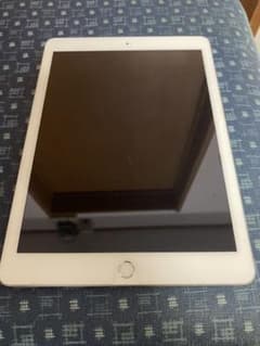 Apple iPad (第5世代)のサムネイル