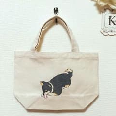 まみまみた様専用ページ　手描きの黒柴犬トート『野球ボールに嵌まって』のサムネイル