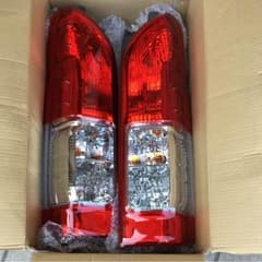 トヨタ ハイエース テールランプ 新車外し 超美品のサムネイル