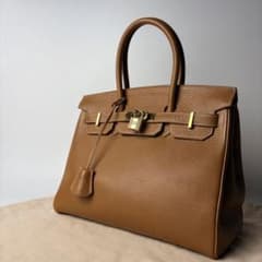 hallali ハンドバッグ レザー しぼ革 ゴールド金具 自立 南京錠 hallali ハンドバッグ レザー しぼ革 ゴールド金具 自立 南京錠 - メルカリ