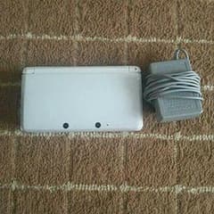 ニンテンドー3DS ホワイトのサムネイル