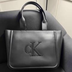 日本未入荷】Calvin Klein CKロゴ A4余裕 トートバッグ 黒 - メルカリ