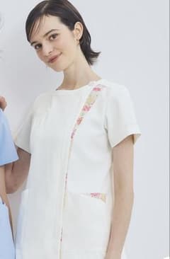 ローラアシュレイ 白衣 Mサイズのサムネイル