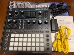 novation CIRCUIT MONO STATION grooveboxのサムネイル