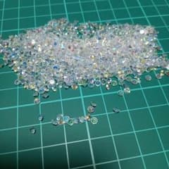 オーロラカラー ラインストーン ビーズ　約1400　キラキラ　可愛い　3mm - 4