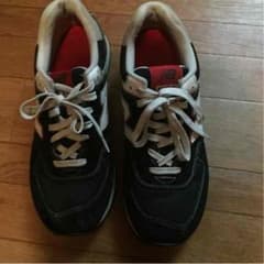 new balanceのサムネイル