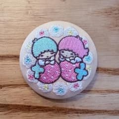 即日発送　サンリオ 缶バッジ 刺繍 リトルツインスターズ　キキララのサムネイル