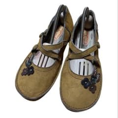 Jehyu-sama Majo Aile Faux Leather Flat Shoes with Floral Pattern