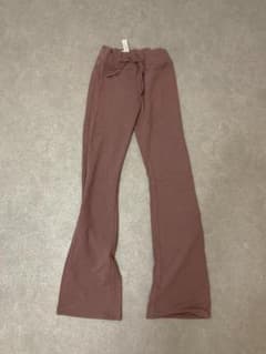 alo YOGA スウェイブーツカット スウェットパンツ - メルカリ