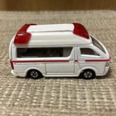 救急車 ミニカー トミカ①のサムネイル