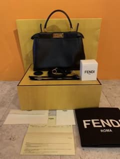 希少！FENDI ピーカブー アイコニック ミディアム 黒 - メルカリ