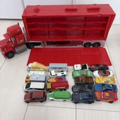 Cars トレーラー 大型　２４台収納可能　ミニカー20個セット 難あり Cars トレーラー 大型 24台収納可能 ミニカー20個セット 難あり