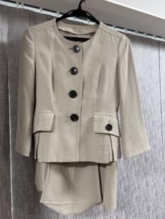 Burberry バーバリー　ベージュ フォーマルスーツのサムネイル