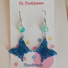 ハンドメイドピアス　蝶々のサムネイル