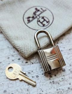HERMES　エルメス　カデナ　パドロック　シルバー　鍵　No.102のサムネイル