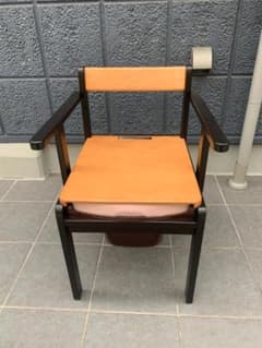 新品‼️木製きらく 軽〜いトイレ　介護用トイレ　やわらか便座　品番：140057のサムネイル