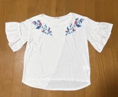 花柄刺繍 フレアスリーブ 半袖カットソー ホワイトのサムネイル