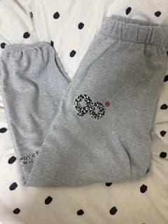 9090 ヒョウ柄ロゴ グレー スウェットパンツ　Mのサムネイル