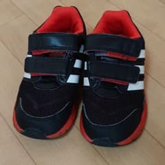 アディダススニーカーのサムネイル