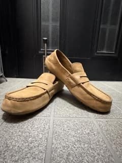 UGG ベージュ スエード ローファー - メルカリ