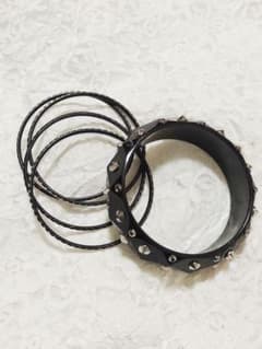 美品！ブラックスタッズバングルセット黒オールブラックのサムネイル