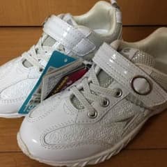 瞬足 女の子  19センチ スニーカー 白 レモンパイ 新品のサムネイル