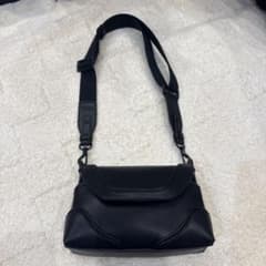 CHARLES & KEITH ショルダーバッグ ブラックのサムネイル