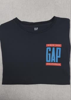 R*】様 GAP ロゴ入り ブラック Tシャツのサムネイル