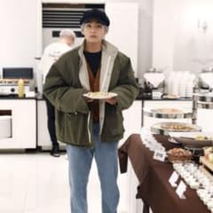 BTS V  テテ着用　celeb アウター　韓国ブランドのサムネイル