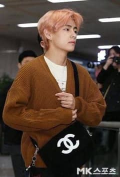 最終値下げ　BTS テテ　カーディガン　zaraのサムネイル
