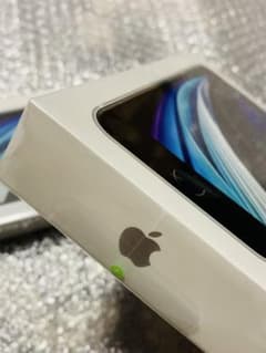 iPhoneSE  第2世代 64GB <WHITE > <SIM FREE>のサムネイル
