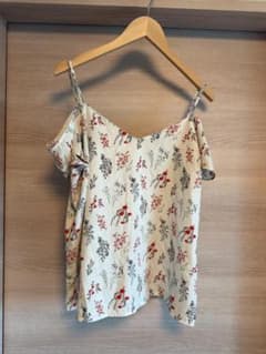 FOREVER21 花柄オフショルトップス Lサイズ キャミソール 夏のサムネイル