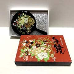 文楽手鏡（黒）漆器　御所車のサムネイル