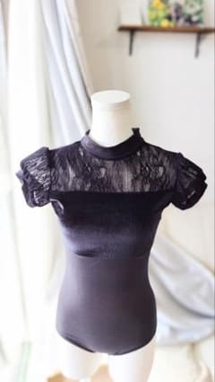 S～Mサイズ／ベロアと起毛レースの薔薇の花柄が上品な黒い娘役