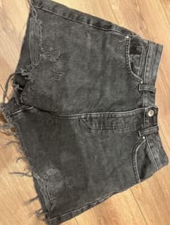 ZARA ブラック デニム ショートパンツ ダメージ加工のサムネイル