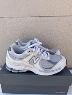 ニューバランス　new balance gray 2002rのサムネイル