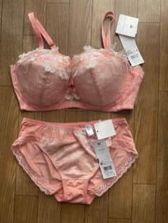 ワコールパルファージュ　 ブラジャーショーツセットのサムネイル