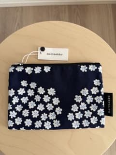 【新品】marimekko ポーチ ネイビー 花柄のサムネイル