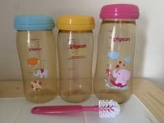 ピジョン 母乳実感 哺乳瓶【哺乳瓶3本ブラシ付き】のサムネイル