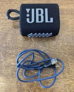 JBL GO3 ワイヤレススピーカー 本体とUSBケーブルのサムネイル